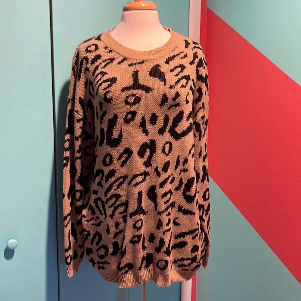 Oversized leopard sweater